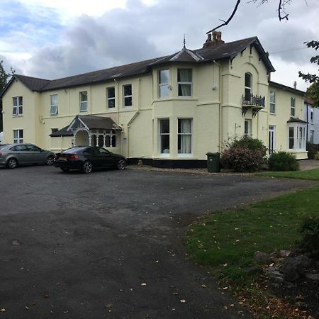 Winston Manor Guesthouse Rooms Churchill  Eksteriør billede