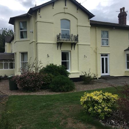 Winston Manor Guesthouse Rooms Churchill  Eksteriør billede