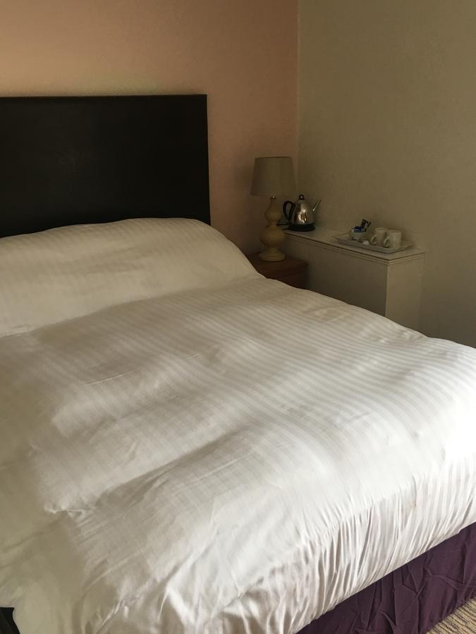 Winston Manor Guesthouse Rooms Churchill  Eksteriør billede