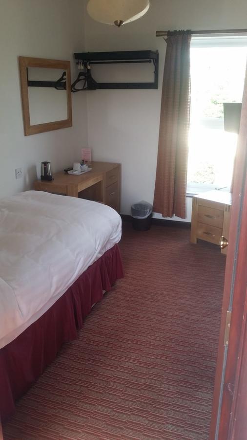 Winston Manor Guesthouse Rooms Churchill  Eksteriør billede