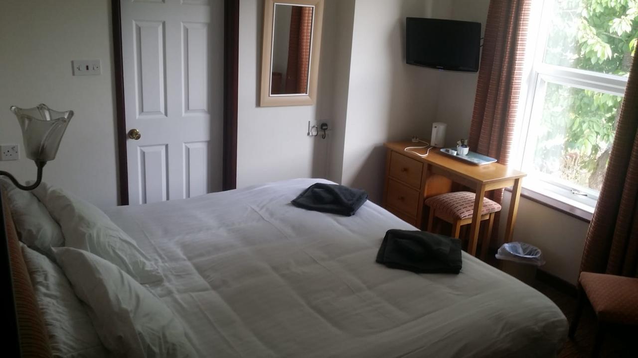 Winston Manor Guesthouse Rooms Churchill  Eksteriør billede