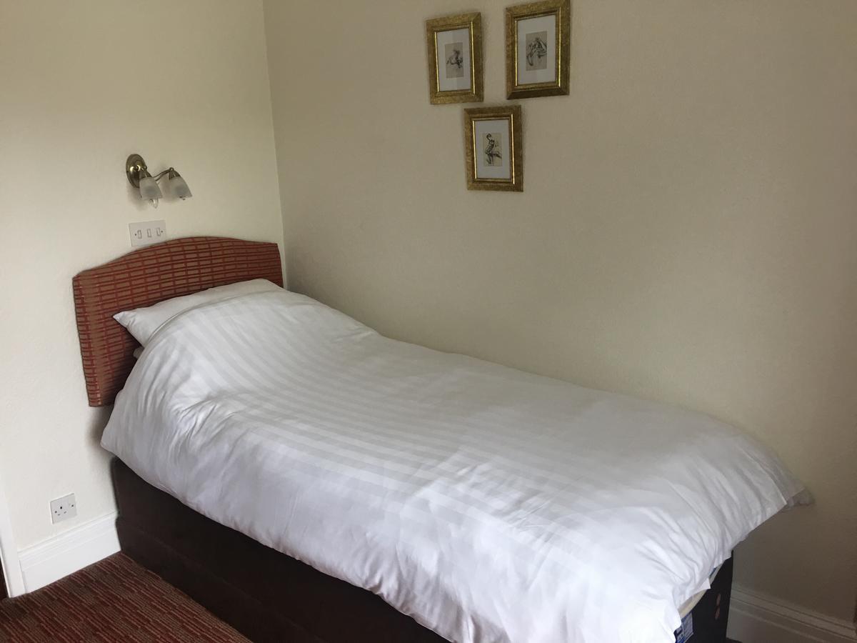 Winston Manor Guesthouse Rooms Churchill  Eksteriør billede