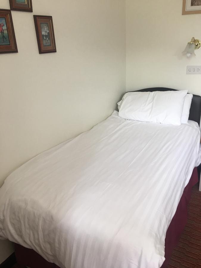 Winston Manor Guesthouse Rooms Churchill  Eksteriør billede