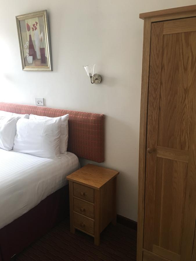 Winston Manor Guesthouse Rooms Churchill  Eksteriør billede