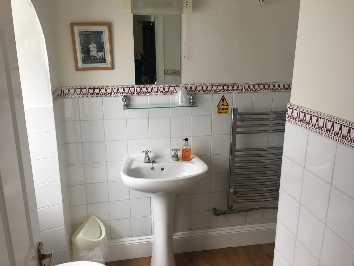 Winston Manor Guesthouse Rooms Churchill  Eksteriør billede