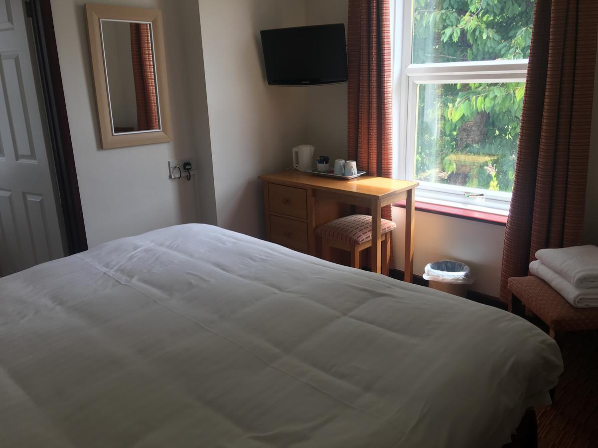 Winston Manor Guesthouse Rooms Churchill  Eksteriør billede