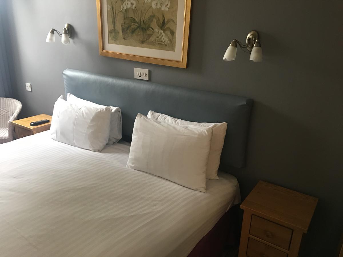 Winston Manor Guesthouse Rooms Churchill  Eksteriør billede