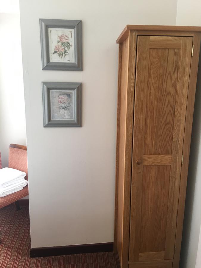 Winston Manor Guesthouse Rooms Churchill  Eksteriør billede