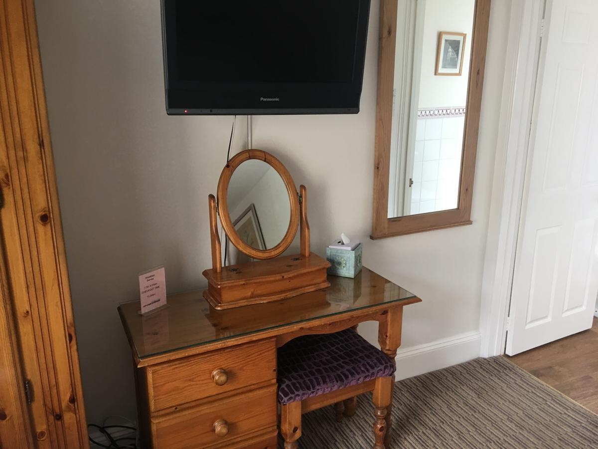 Winston Manor Guesthouse Rooms Churchill  Eksteriør billede