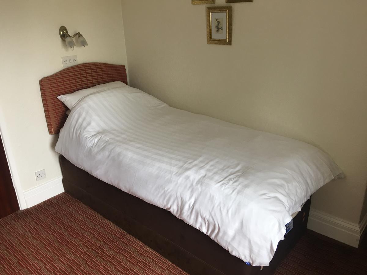 Winston Manor Guesthouse Rooms Churchill  Eksteriør billede
