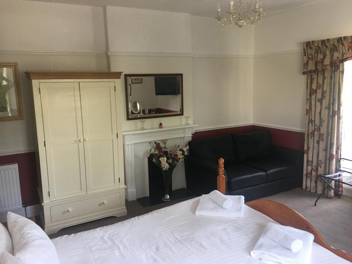 Winston Manor Guesthouse Rooms Churchill  Eksteriør billede