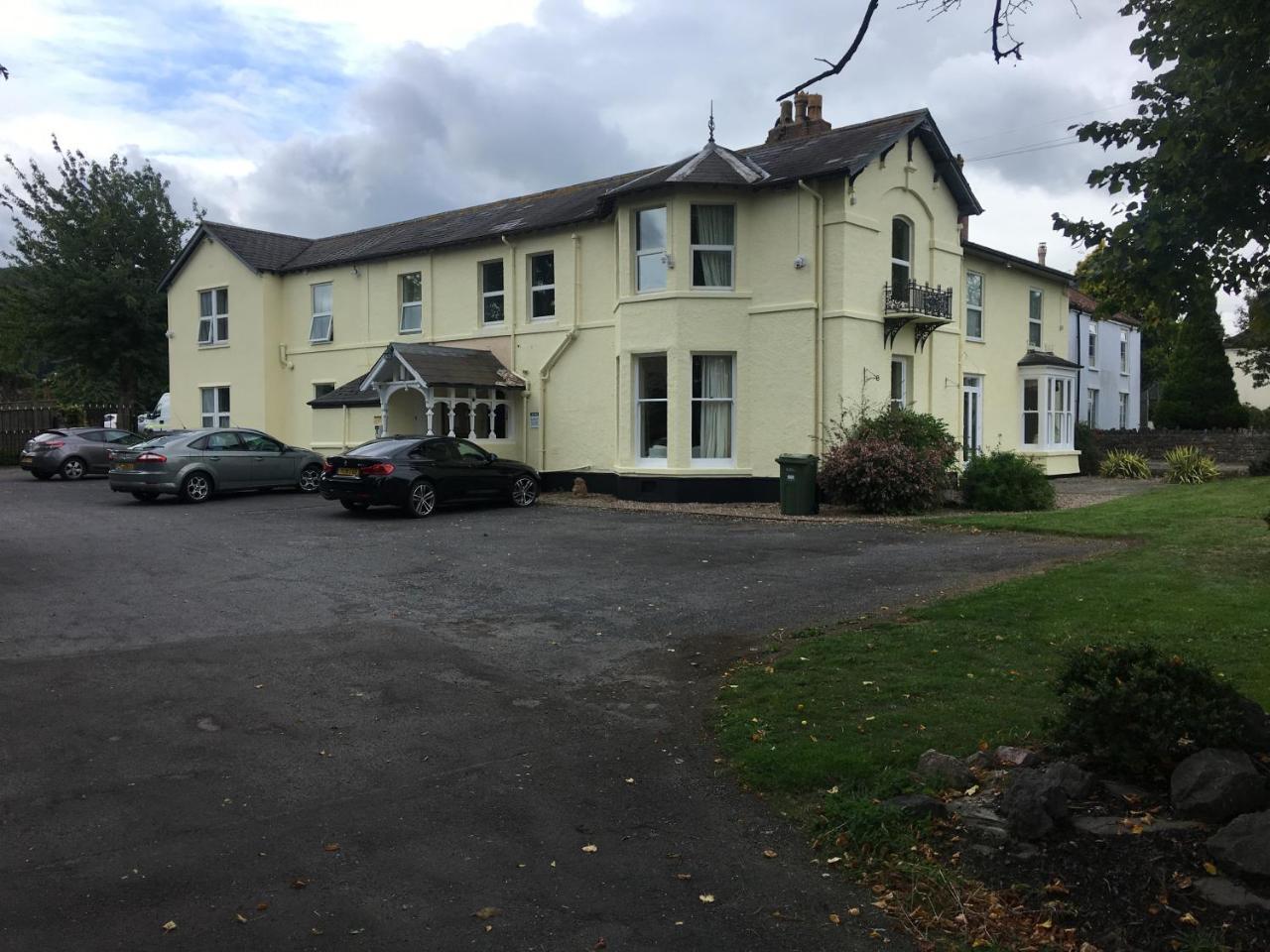Winston Manor Guesthouse Rooms Churchill  Eksteriør billede