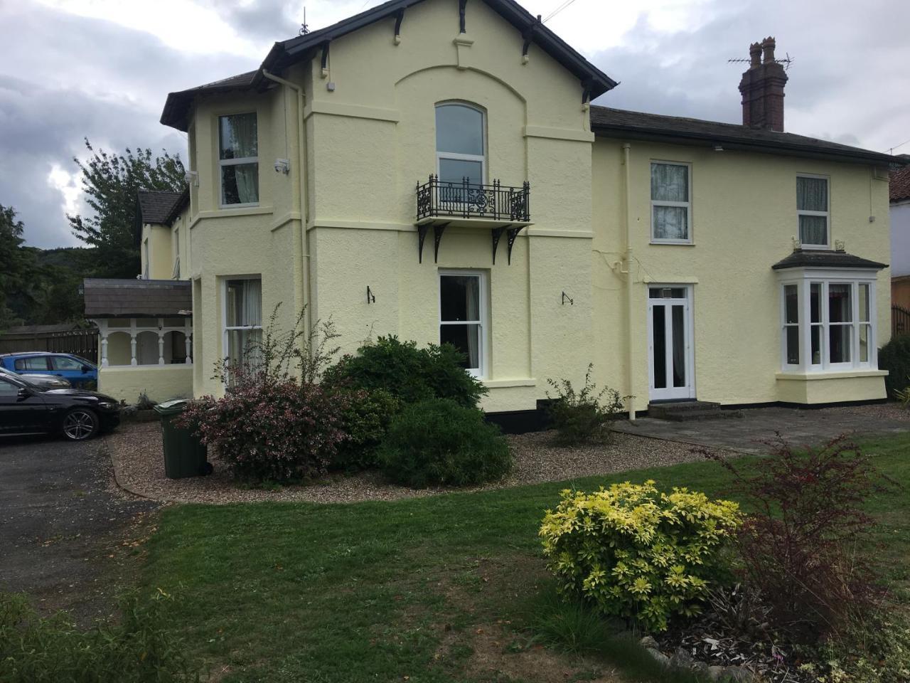 Winston Manor Guesthouse Rooms Churchill  Eksteriør billede